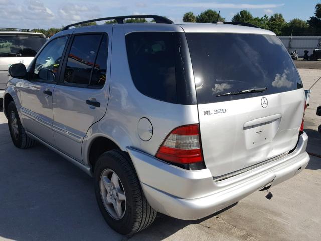 4JGAB54E61A250139 - 2001 MERCEDES-BENZ ML 320 SILVER photo 3