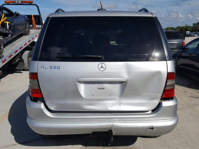 4JGAB54E61A250139 - 2001 MERCEDES-BENZ ML 320 SILVER photo 9