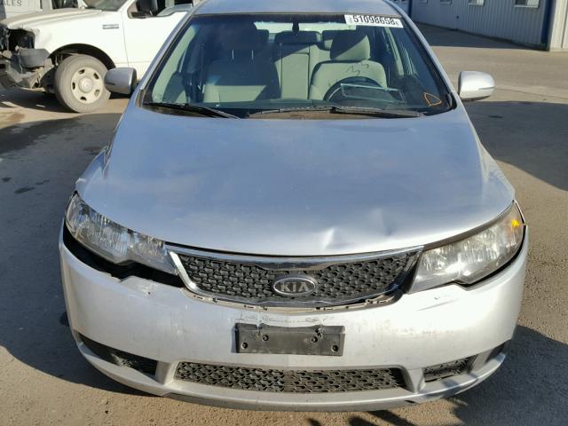 KNAFU4A23B5422644 - 2011 KIA FORTE EX SILVER photo 9