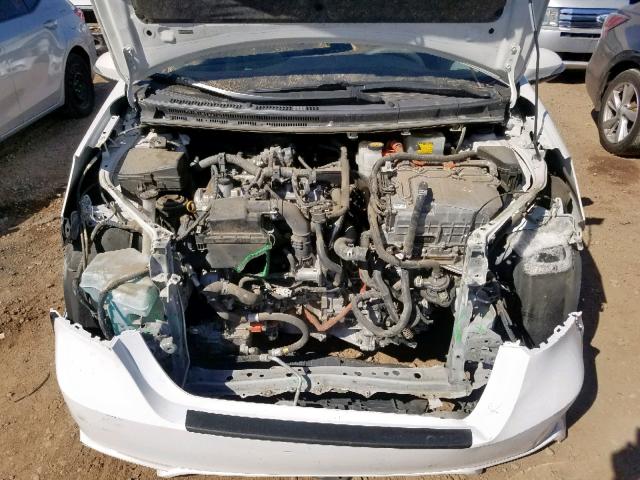 JTDKDTB31E1570676 - 2014 TOYOTA PRIUS C WHITE photo 7