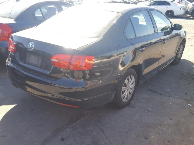 3VW2K7AJ4DM373920 - 2013 VOLKSWAGEN JETTA BASE Սև լուսանկար 4
