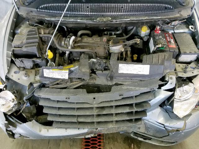 2C4GP44R75R591130 - 2005 CHRYSLER TOWN & COU GRAY photo 7