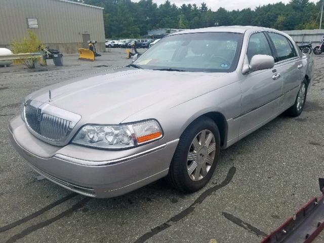 1LNHM83W43Y631616 - 2003 LINCOLN TOWN CAR C SILVER photo 2