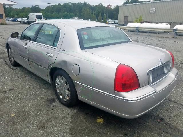 1LNHM83W43Y631616 - 2003 LINCOLN TOWN CAR C SILVER photo 3