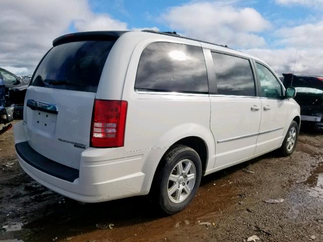 2A4RR8DX5AR449937 - 2010 CHRYSLER TOWN & COU WHITE photo 4