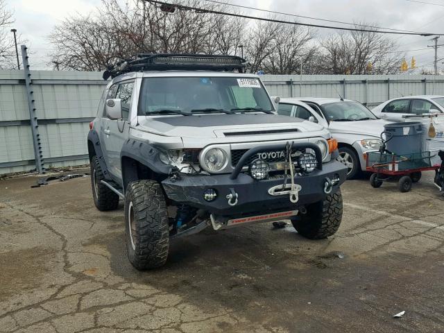 JTEBU11F670087513 - 2007 TOYOTA FJ CRUISER SILVER photo 1