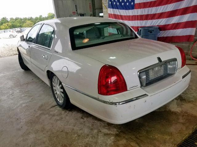 1LNHM82W13Y619540 - 2003 LINCOLN TOWN CAR S WHITE photo 3