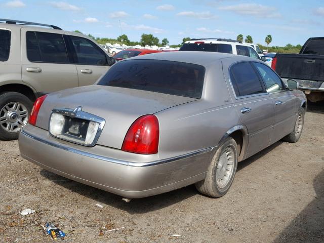 1LNHM81W0XY645456 - 1999 LINCOLN TOWN CAR E GOLD photo 4