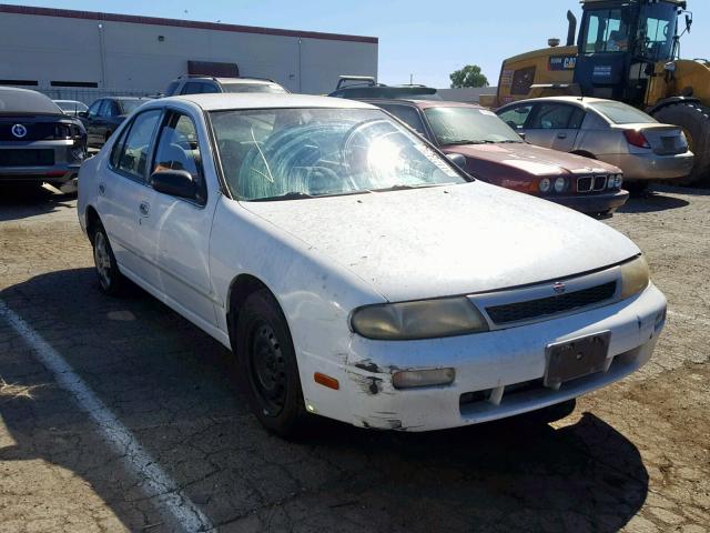 1N4BU31D7TC116935 - 1996 NISSAN ALTIMA XE WHITE photo 1