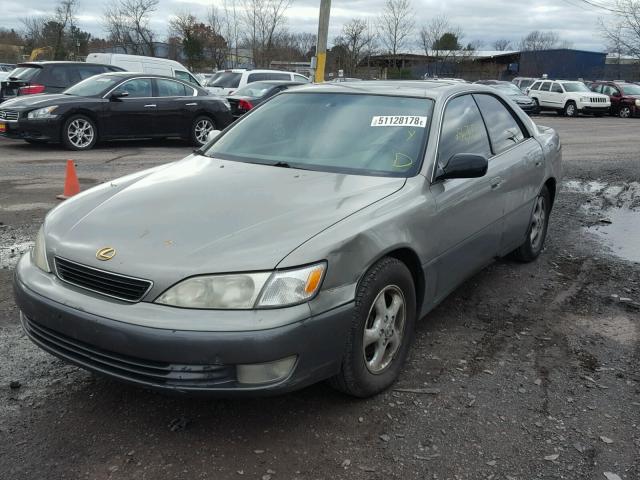 JT8BF22G5V0025737 - 1997 LEXUS ES 300 GRAY photo 2