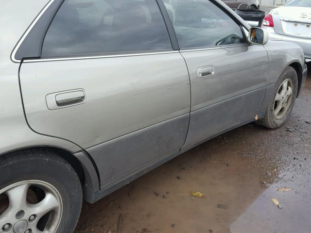 JT8BF22G5V0025737 - 1997 LEXUS ES 300 GRAY photo 9