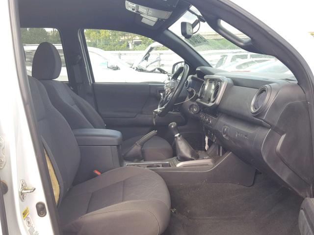 5TFCZ5AN3GX015376 - 2016 TOYOTA TACOMA DOU WHITE photo 5