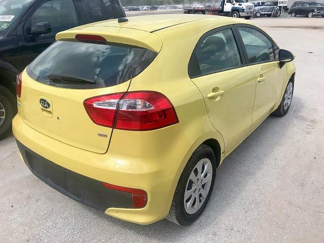 KNADM5A35G6648451 - 2016 KIA RIO LX YELLOW photo 4