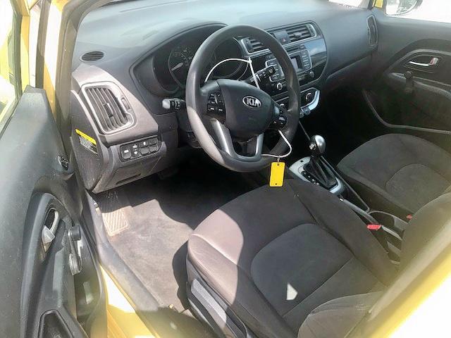 KNADM5A35G6648451 - 2016 KIA RIO LX YELLOW photo 9