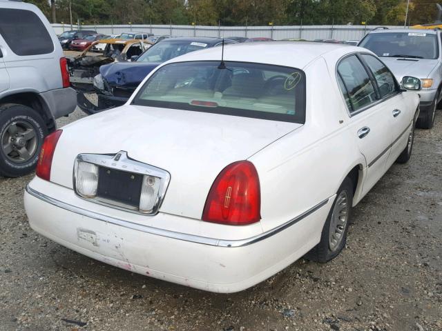 1LNHM83W12Y671215 - 2002 LINCOLN TOWN CAR C WHITE photo 4