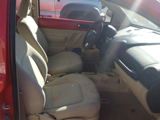 3VWBB61C5WM010900 - 1998 VOLKSWAGEN NEW BEETLE 红色 照片 5