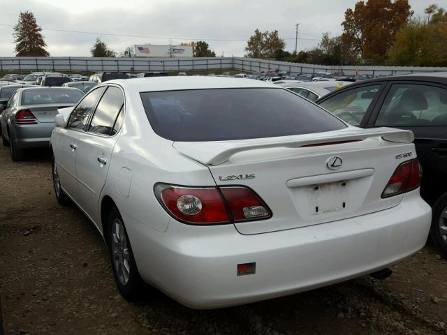 JTHBF30G820018642 - 2002 LEXUS ES 300 WHITE photo 3