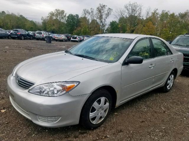 4T1BE32K25U970549 - 2005 TOYOTA CAMRY LE SILVER photo 2