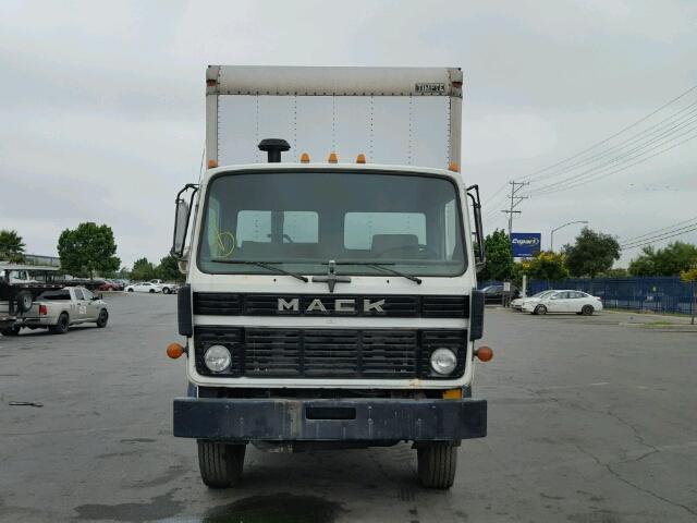 VG6M111B0LB100415 - 1990 MACK 200 MS200 WHITE photo 9