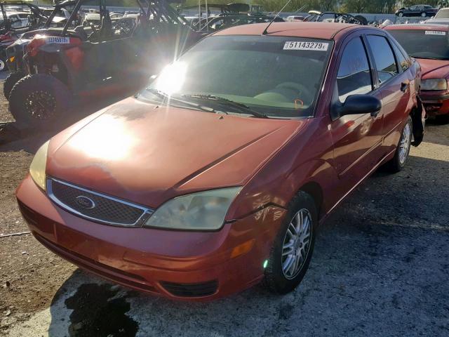 1FAFP34N85W119678 - 2005 FORD FOCUS ZX4 RED photo 2