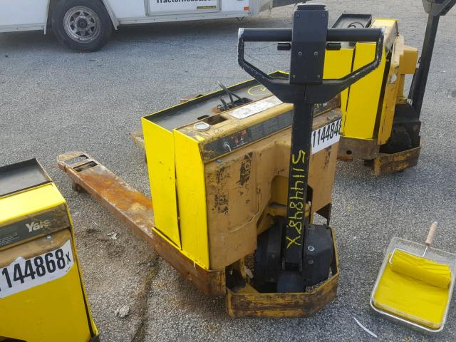 00000000000000262 - 1998 YALE PALLETJACK YELLOW photo 1