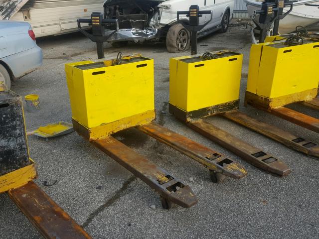 00000000000000262 - 1998 YALE PALLETJACK YELLOW photo 3