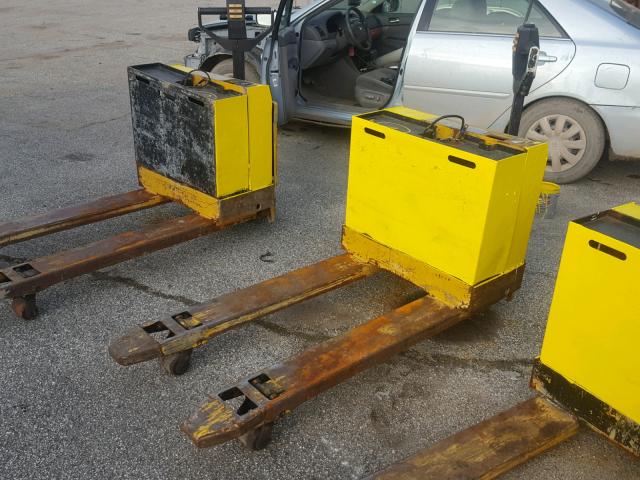 00000000000000262 - 1998 YALE PALLETJACK YELLOW photo 4