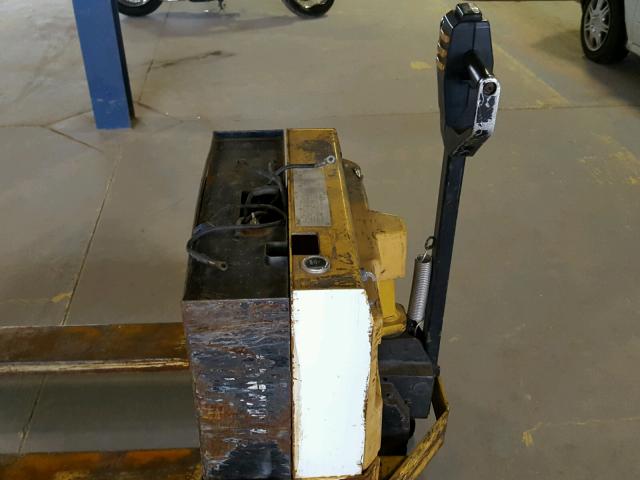 00000000000000262 - 1998 YALE PALLETJACK YELLOW photo 5