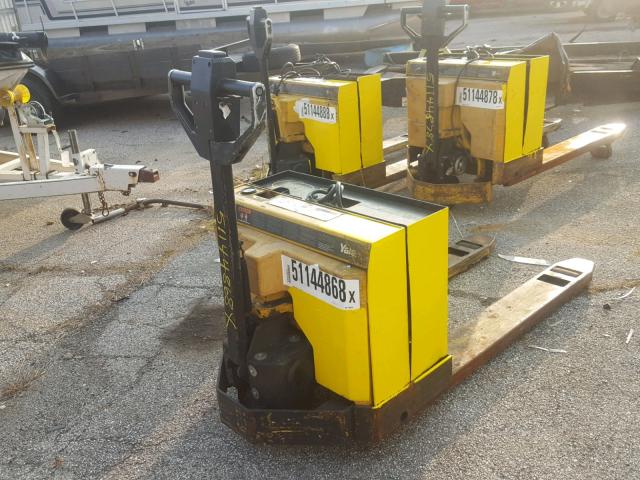 00000000000000260 - 1998 YALE PALLETJACK YELLOW photo 2