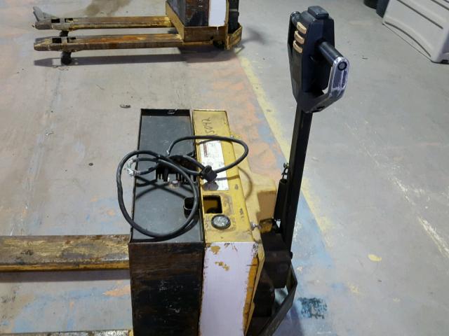 00000000000000260 - 1998 YALE PALLETJACK YELLOW photo 5