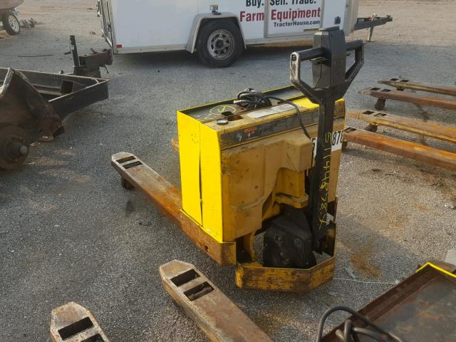 00000000000000261 - 1998 YALE PALLETJACK YELLOW photo 1