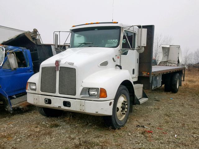 2NKMHZ7X44M055365 - 2004 KENWORTH CONSTRUCTI WHITE photo 2