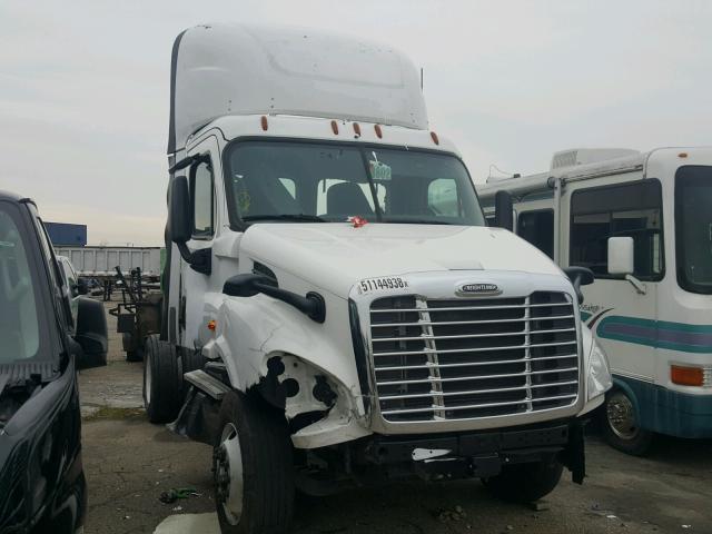 1FUBGAD48GLGU8729 - 2016 FREIGHTLINER CASCADIA 1 WHITE photo 1