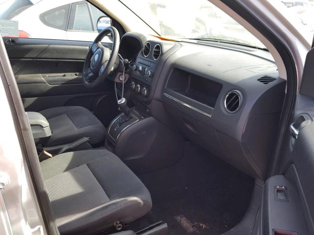 1J4NF1FB7BD283599 - 2011 JEEP COMPASS SP 银色 照片 5