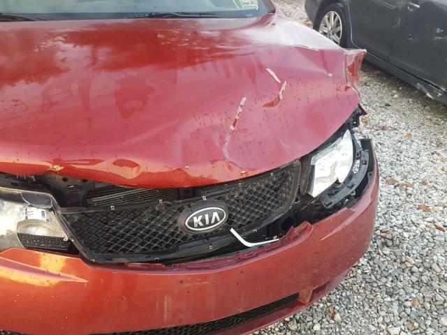 KNAFU4A2XA5880891 - 2010 KIA FORTE EX RED photo 9