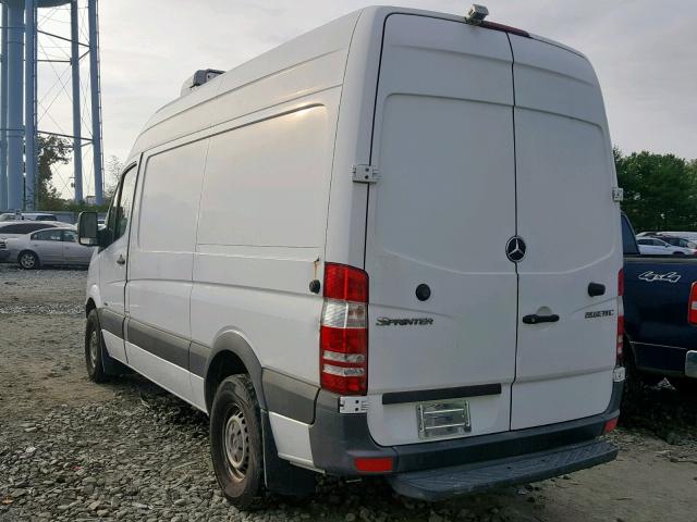 WD3PE7CC8C5656916 - 2012 MERCEDES-BENZ SPRINTER 2 WHITE photo 3