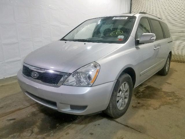 KNDMG4C73C6445122 - 2012 KIA SEDONA LX SILVER photo 2