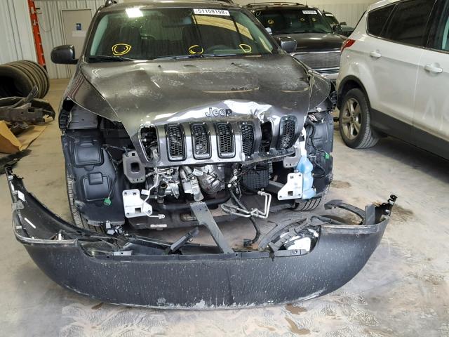 1C4PJMCB5JD530264 - 2018 JEEP CHEROKEE L GRAY photo 9