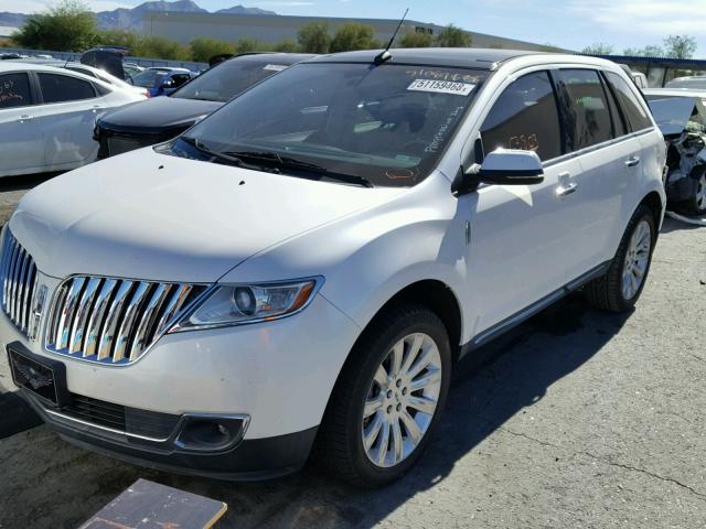 2LMDJ6JK3CBL00796 - 2012 LINCOLN MKX WHITE photo 2