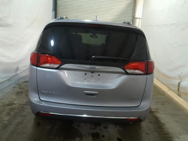 2C4RC1GG2JR272421 - 2018 CHRYSLER PACIFICA L GRAY photo 9