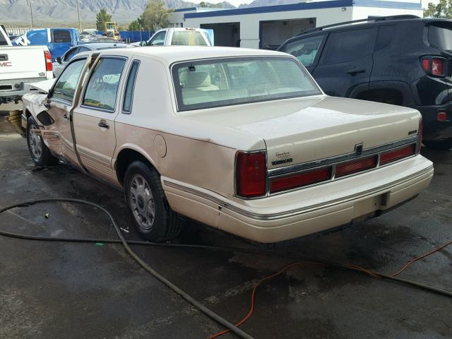 1LNLM83W7VY640484 - 1997 LINCOLN TOWN CAR C CREAM photo 3