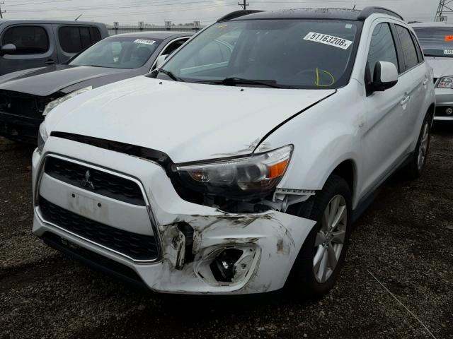 4A4AR4AU2DE007276 - 2013 MITSUBISHI OUTLANDER WHITE photo 2