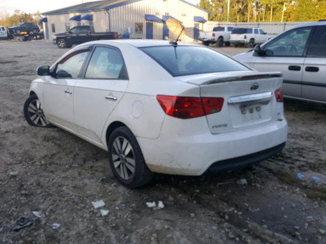 KNAFU4A22D5680981 - 2013 KIA FORTE EX WHITE photo 3