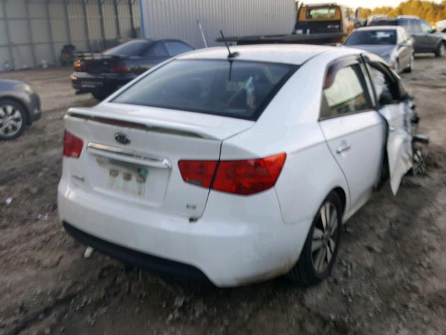 KNAFU4A22D5680981 - 2013 KIA FORTE EX WHITE photo 4