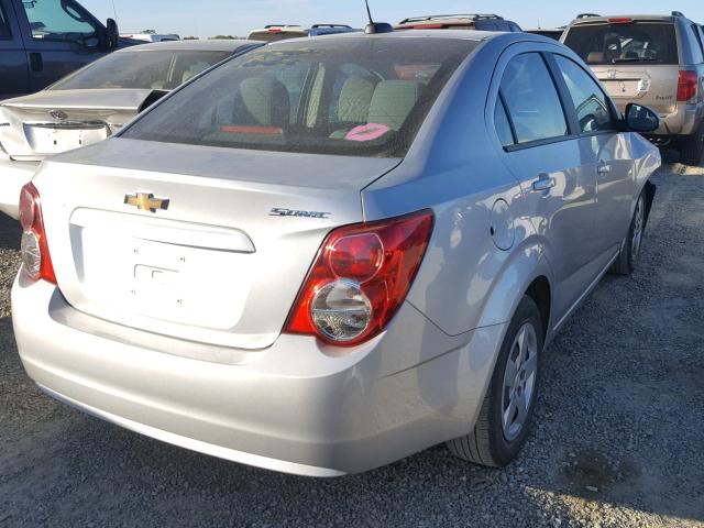 1G1JA5SG6G4174241 - 2016 CHEVROLET SONIC LS 银色 照片 4
