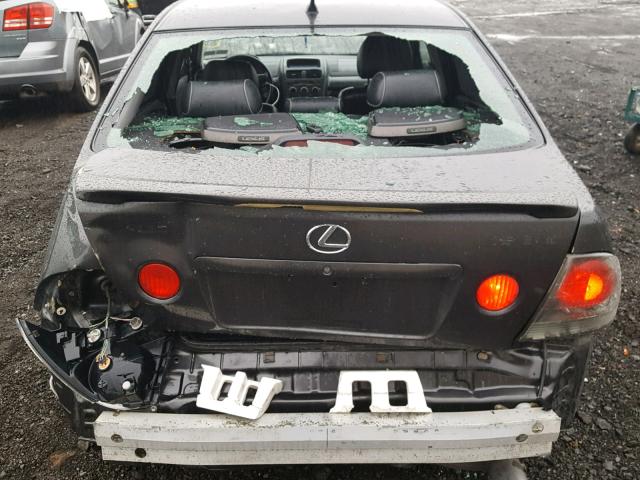 JTHBD192120043030 - 2002 LEXUS IS 300 GRAY photo 9