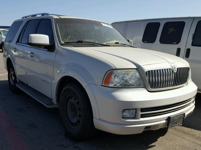 5LMFU28515LJ18096 - 2005 LINCOLN NAVIGATOR Biały zdjęcie 1