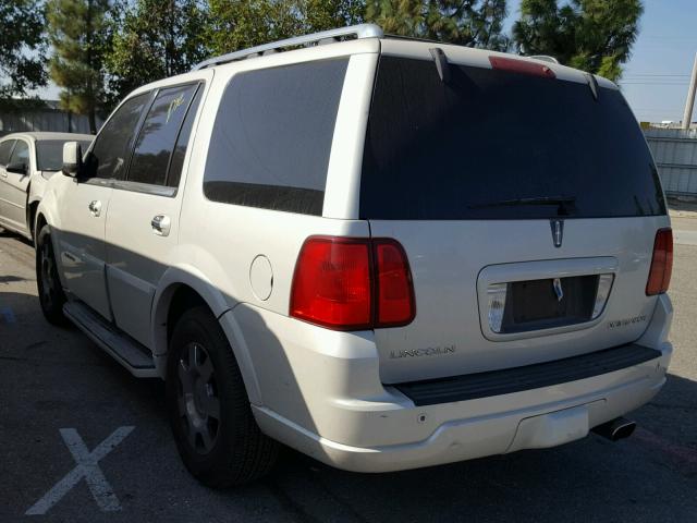 5LMFU28515LJ18096 - 2005 LINCOLN NAVIGATOR Biały zdjęcie 3