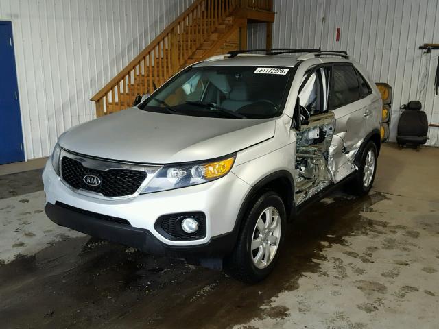 5XYKT4A68DG352088 - 2013 KIA SORENTO LX SILVER photo 2