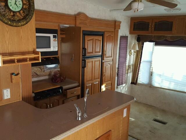 4YDF298244D510443 - 2004 KEYSTONE MONTANA WHITE photo 6